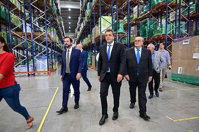 El ministro Massa y parte del gabinete económico visitaron la planta de Mirgor.