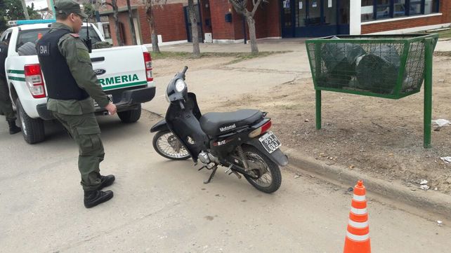 Manejaba una moto robada: cayó preso durante un control en Santo Tomé