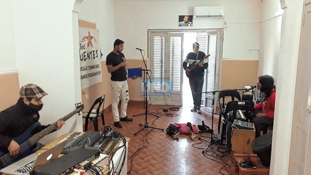 Vivían en la calle y ahora tienen su grupo de cumbia