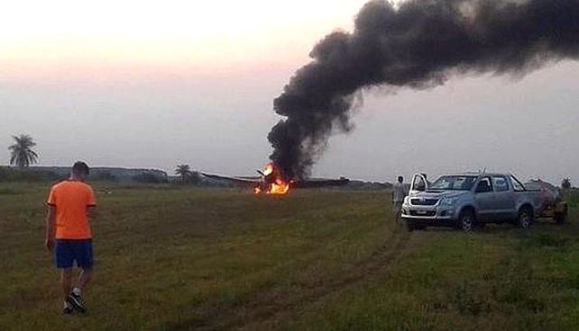 Un avión hidrante que combatía incendios se prendió fuego