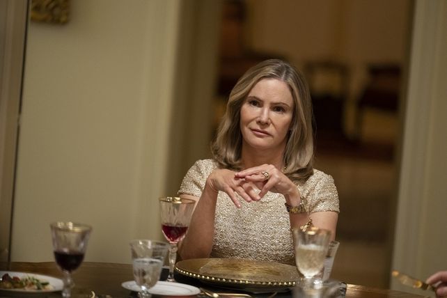 Jennifer Jason Leigh en el papel de Lorraine Lyon