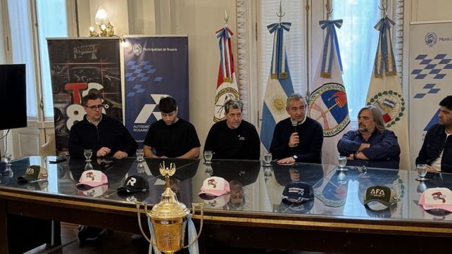 El intendente Pablo Javkin anuncia que el TC estará en Rosario en el inicio de 2027. A su lado