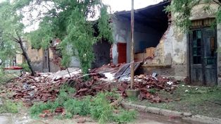 Una localidad del sur de Córdoba, destrozada por un fuerte temporal de vientos, lluvia y granizo