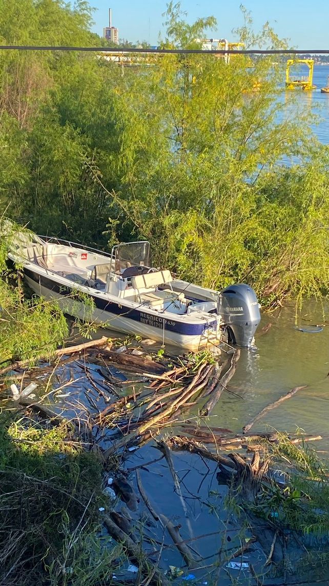 Encuentran más de 100 kilos de cocaína flotando en el río cerca de Puerto Norte