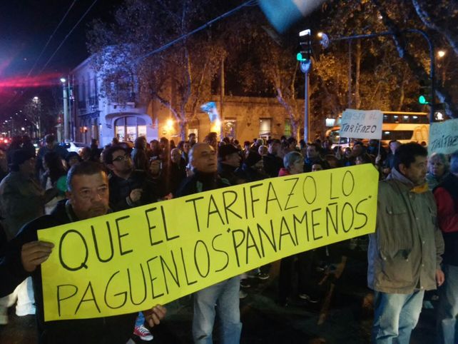 La esquina de Mendoza y Avellaneda también fue centro de las protestas.&nbsp;