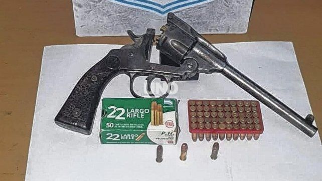 Cayó preso por amenazar a su mujer y le secuestraron un revólver cargado y 50 balas