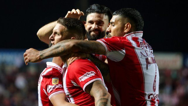 Unión atraviesa un gran presente y necesita vencer a Newells para pelear por la Libertadores.