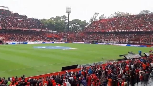 Ell Coloso luce a pleno y toda la comunidad rosarina vibra al compás del clásico.