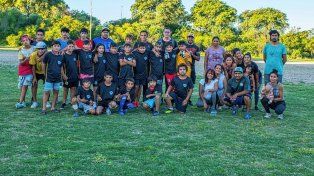 Los chicos solo quieren jugar al fútbol.