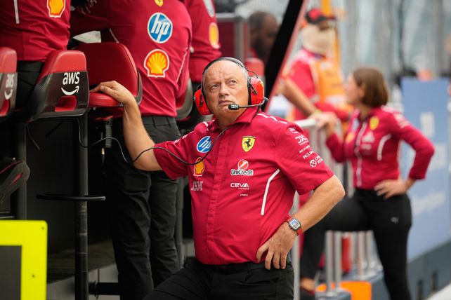 Fred Vasseur, director de Ferrari, no logra estabilizar la tensión interna del equipo. Fred Vasseur, director de Ferrari, no logra estabilizar la tensión interna del equipo.