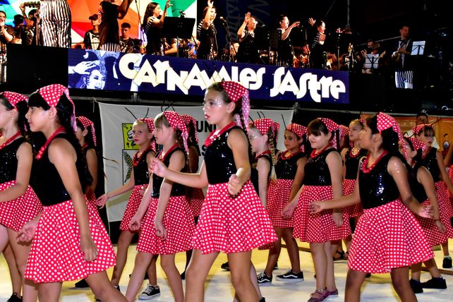 Sastre y una historia de 64 años de carnavales que ya forman parte del ADN de su gente