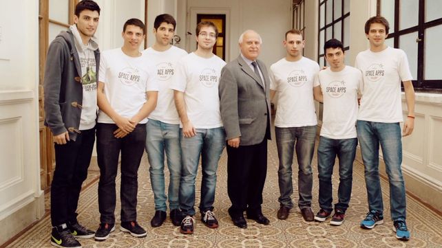 Los ganadores del NASA Space Apps Challenge Rosario estuvieron con Lifschitz