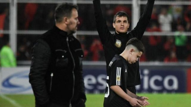 Mateo Apolonio y el sueño cumplido de jugar en la primera de Riestra con sólo 14 años.