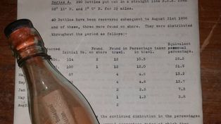 Hallan botella con un mensaje lanzada al mar en 1904 para hacer un experimento