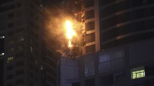 Se incendiaba el rascacielos The Torch, el sexto más alto