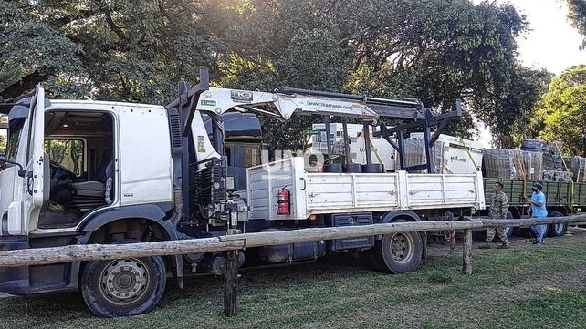 Los dos camiones del Ejército Argentino arribaron este martes por la tarde al Liceo Militar General Manuel Belgrano con el hospital de campaña. 
