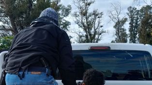Marcos Natanael S. es la persona que gatilló al menos cuatro veces contra la estación de servicios y dejó una nota en la que se mencionaba a Fideo.