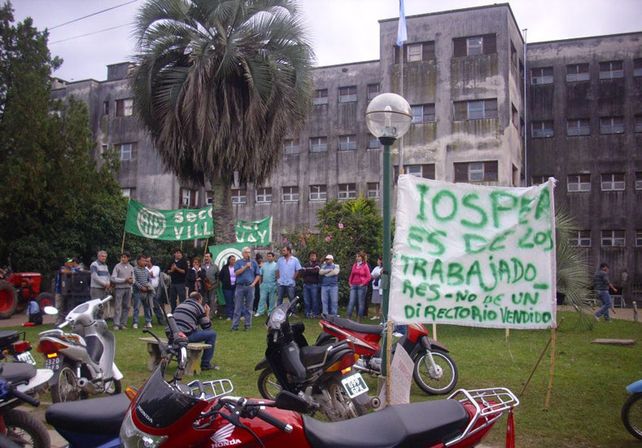 El servicio de guardia del Santa Rosa está a punto de colapsar.