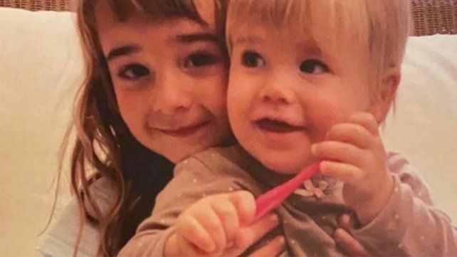 Las niñas Anna y Olivia, secuestradas por su padre.