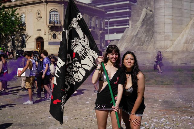 La celebración se traslada al Monumento Nacional a la Bandera.