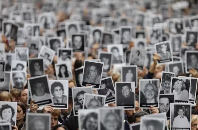 AMIA reclamó: Exigió avances judiciales y juicio en ausencia para acusados iraníes.