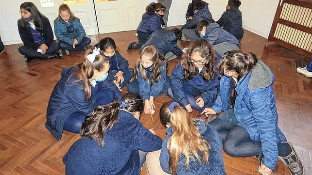Concordia: Alumnos recorrieron la muestra que recrea el rostro de San Martín