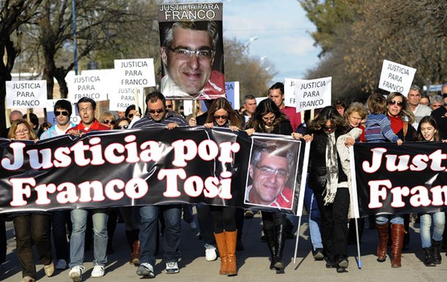 Contundente pedido. Unas 300 personas marcharon ayer por la pequeña localidad cordobesa