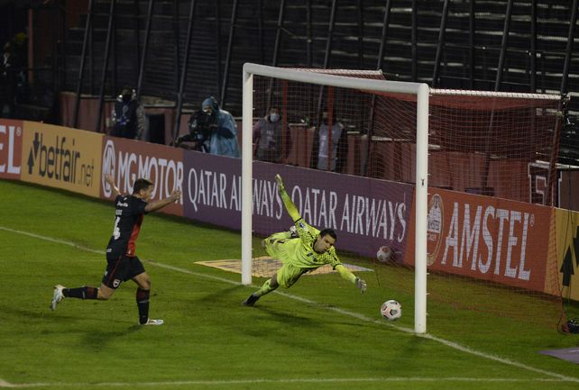 Newells mostró una mejor imagen, ganó y ahora necesita una difícil combinación de resultados