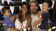 Mateo, Antonella, Lionel y Thiago al momento de soplar las velitas.