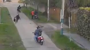 Dos chicos fueron atacados por motochorros cuando salieron de la escuela