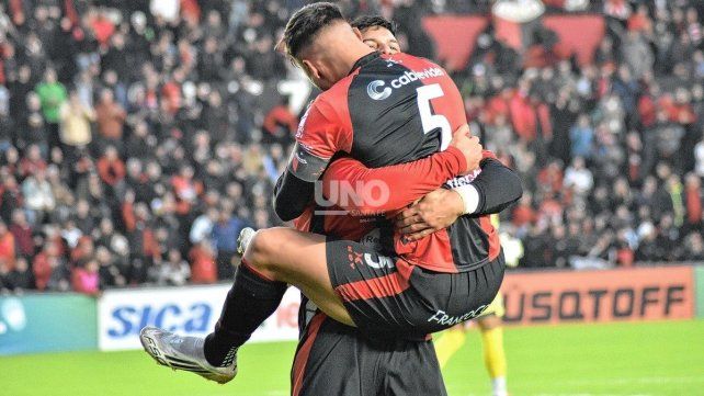 Un jugador de Colón se metió en un selecto ranking de la Primera Nacional