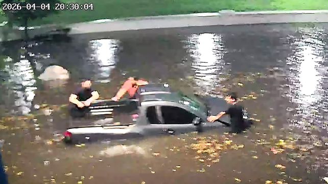 Un fuerte temporal volvió a afectar a Tucumán con calles y utas anegadas y cortadas