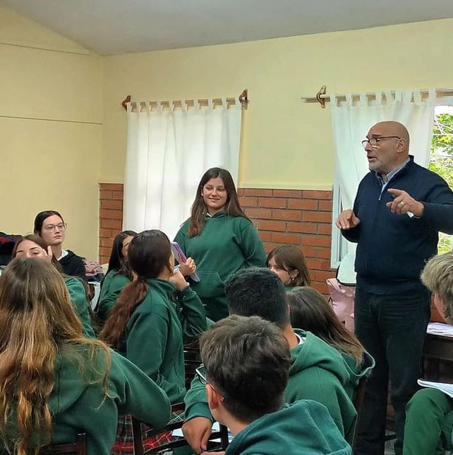 Goicoechea lleva su proyecto “Aquí Mismo” a las escuelas de la región.