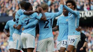Con Agüero en el banco, el City aplastó a Stoke y es nuevo puntero