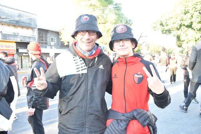 Todo el color de los hinchas de Colón, que coparon el Brigadier López
