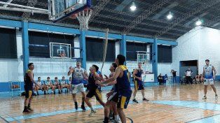 Banco tuvo un gran segundo tiempo para golear a El Quillá en el inicio de los playoffs por la Copa de Plata del Torneo Dos Orillas.