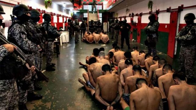 Las fotos de la polémica. Tras el ataque a balazos contra un colectivos con penitenciarios