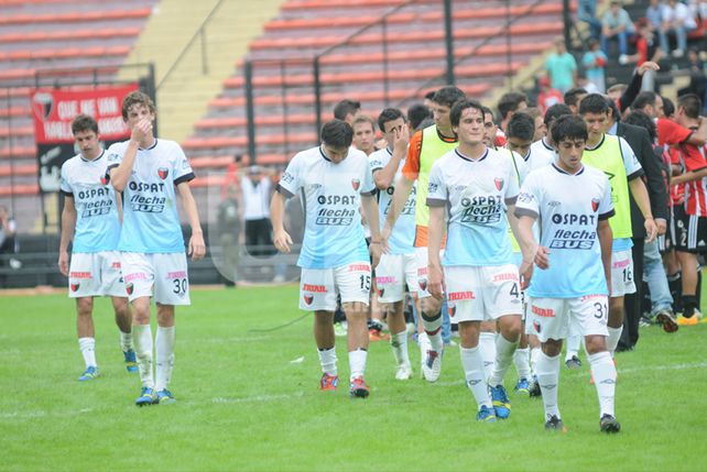 Crítico. Colón atraviesa una situación límite a una fecha del final del torneo y