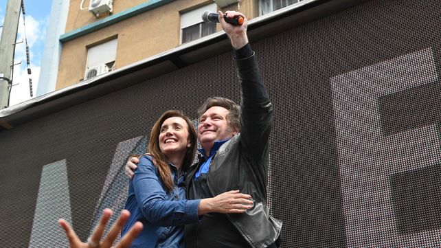 El presidente electo Javier Milei junto a su vice