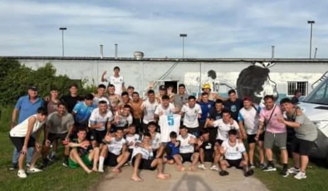 Bancario imparable. El equipo Celeste vapuleó a San Roque y se acerca al ascenso a la Primera B de la Rosarina&nbsp;