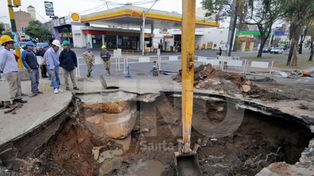Un nuevo socavón en la ciudad: Aguas Santafesinas trabaja en Bulevar Gálvez y Rivadavia