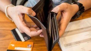 El salario real en blanco cayó en Argentina de $ 1.733.000 a $ 1.646.000 en ocho meses por la inflación y por las escuetas paritarias