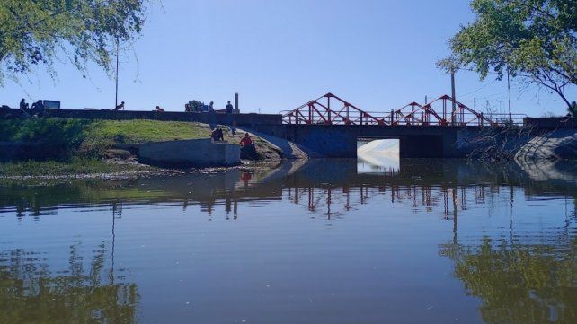 Un joven de 20 años que se arrojó al río Gualeguaychú en la zona de arroyo Munilla y murió ahogado.