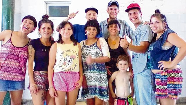 Con los suyos. Bernarda (centro) estuvo internada desde el 22 de noviembre