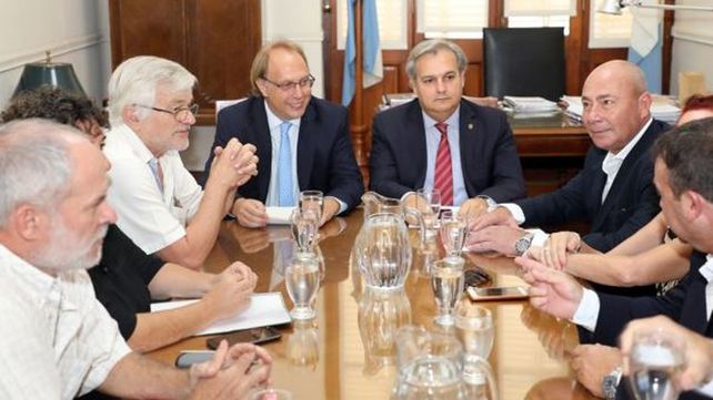 El gobierno convocó a los gremios estatales para una reunión paritaria
