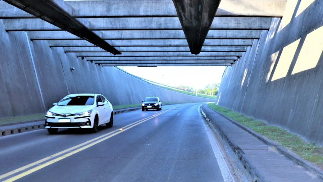 Vehículos que salen de Entre Ríos: el Túnel creció 0,32% y Victoria-Rosario aumentó 78%.