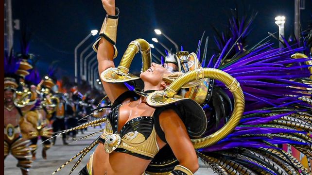 Con casi 23.000 personas disfrutando del Carnaval del País se cumplió la décima de las once noches previstas en el corsódromo de Gualeguaychú.