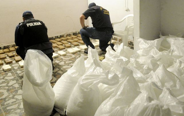 En la vivienda había 61 ladrillos de cocaína y 33 bolsas con elementos de corte para estirar la droga.