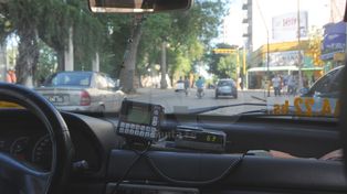 Convocan a interesados en ingresar en el Registro de Choferes de Taxis