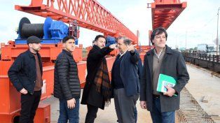 Poletti y Garibaldi recorrieron la obra del nuevo Puente Carretero: ya alcanza un 65% de avance